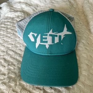 Excellent condition tarpon yeti hat adjustable strap